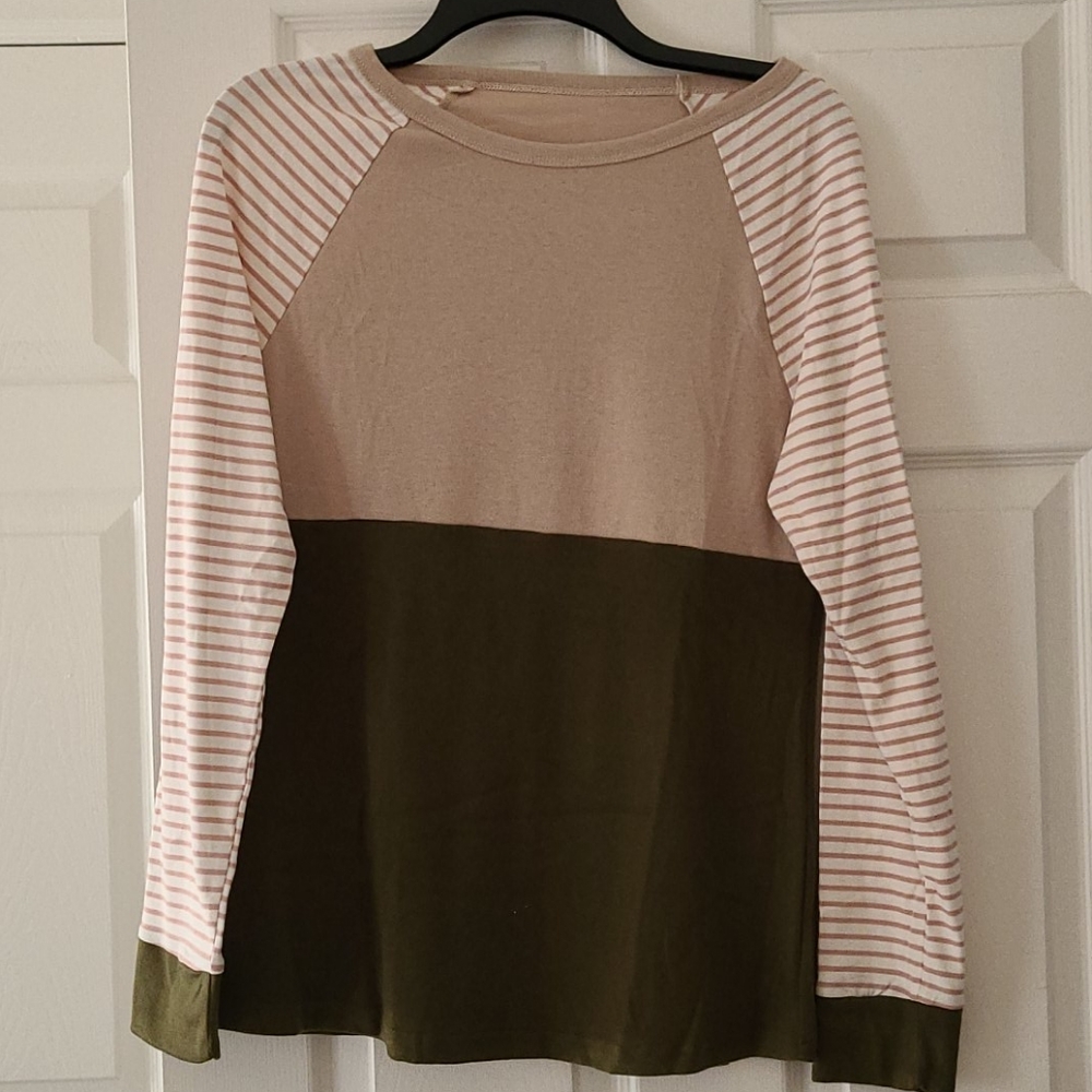 Size medium Women's Fashion long sleeve shirt